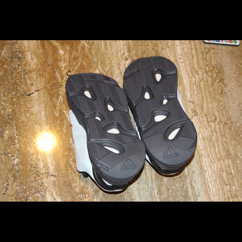 Yeezy’s - Picture 6 of 6